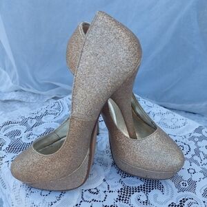 FOREVER 21 Gold Platform Heels size 7